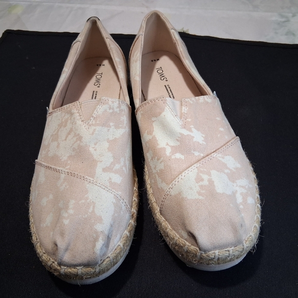 Toms Cream Espadrilles Shimmery Slip-Ons - Picture 5 of 9